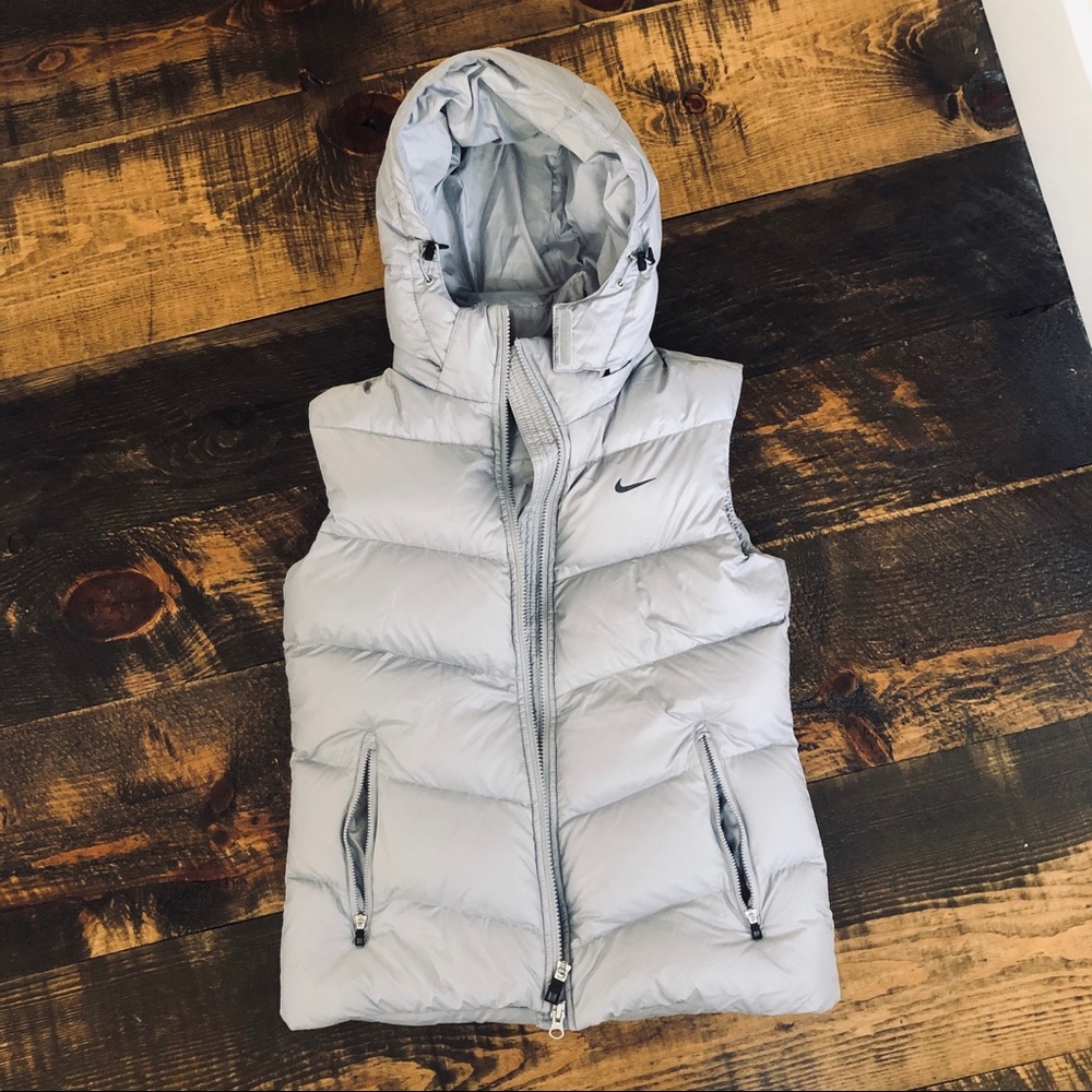 Nike women’s gray puffer vest